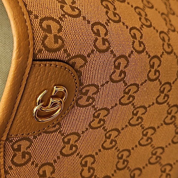 Gucci large tote bag. Includes duster shopping bag. - Picture 10 of 12